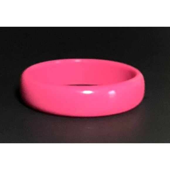 None Jewelry - Vintage Neon Pink Lucite Bangle Bracelet Glows Bright Orange in UV Light Rave